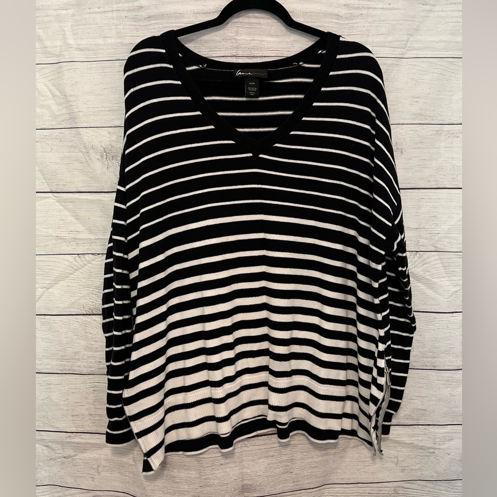 Lane Bryant Plus Size Long Sleeve V-Neck Sweater (Loc #1)